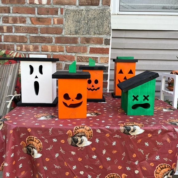 Orange wooden lantern boxes - Picture 2 of 5